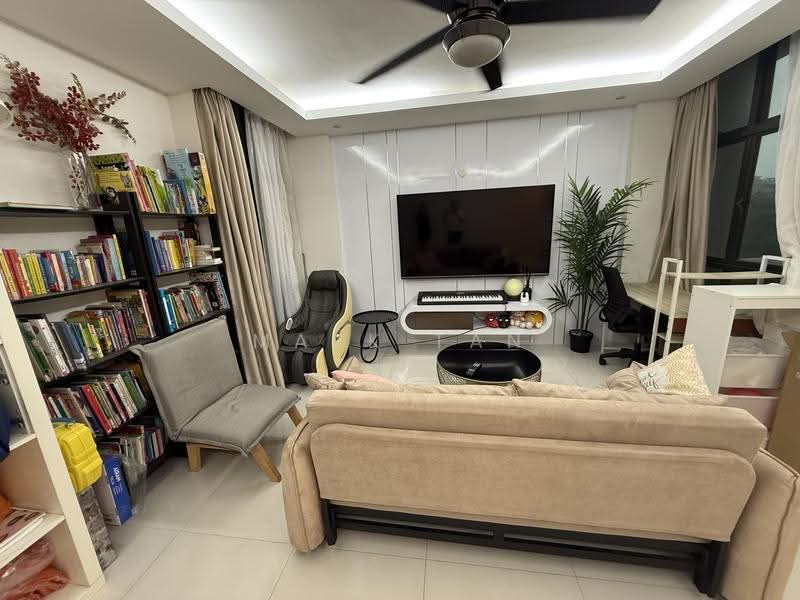 469 Segar Road, 469 Segar Road, Dairy Farm / Bukit Panjang / Choa Chu Kang, 3 Bedrooms, 1,237 sqft, HDB Flat For Sale, by Mark Tan, 500235541 - Living Room - PropertyGuru.com.sg