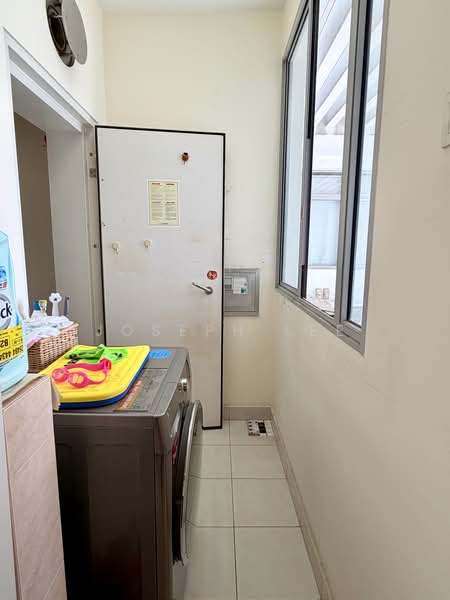 The Lakeshore, 33 Jurong West Street 41, 2 Bedrooms, 926 sqft, Condominium For Rent, by Joseph Lee, 500235543 - Yard/ Home Shelter - PropertyGuru.com.sg