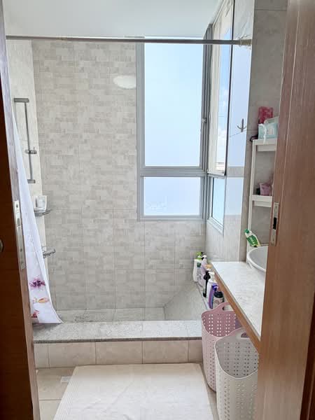 The Lakeshore, 33 Jurong West Street 41, 2 Bedrooms, 926 sqft, Condominium For Rent, by Joseph Lee, 500235543 - Master Bathroom - PropertyGuru.com.sg