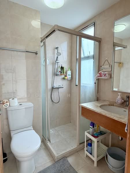 The Lakeshore, 33 Jurong West Street 41, 2 Bedrooms, 926 sqft, Condominium For Rent, by Joseph Lee, 500235543 - Common Bathroom - PropertyGuru.com.sg