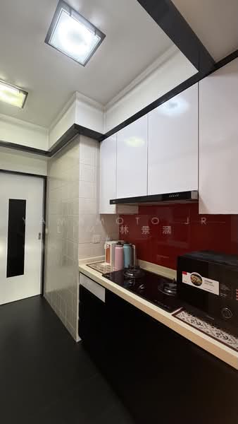 Sunrise Gardens, 51 Sunrise Gardens, 2 Bedrooms, 829 sqft, Condominium For Sale, by YAMAMOTO Jr LIM 林景漍, 500235549 - Kitchen - PropertyGuru.com.sg