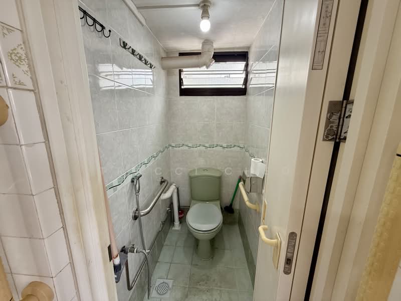 15 Ghim Moh Road, 15 Ghim Moh Road, 3 Bedrooms, 883 sqft, HDB Flat For Sale, by Tracci Cheo, 500235558 - Toilet - PropertyGuru.com.sg