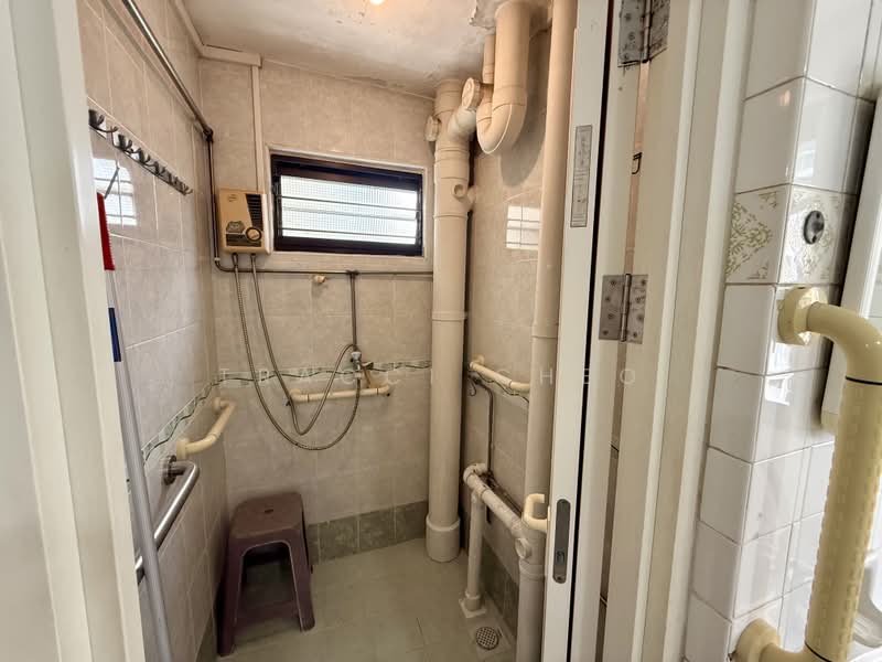 15 Ghim Moh Road, 15 Ghim Moh Road, 3 Bedrooms, 883 sqft, HDB Flat For Sale, by Tracci Cheo, 500235558 - Bathroom - PropertyGuru.com.sg