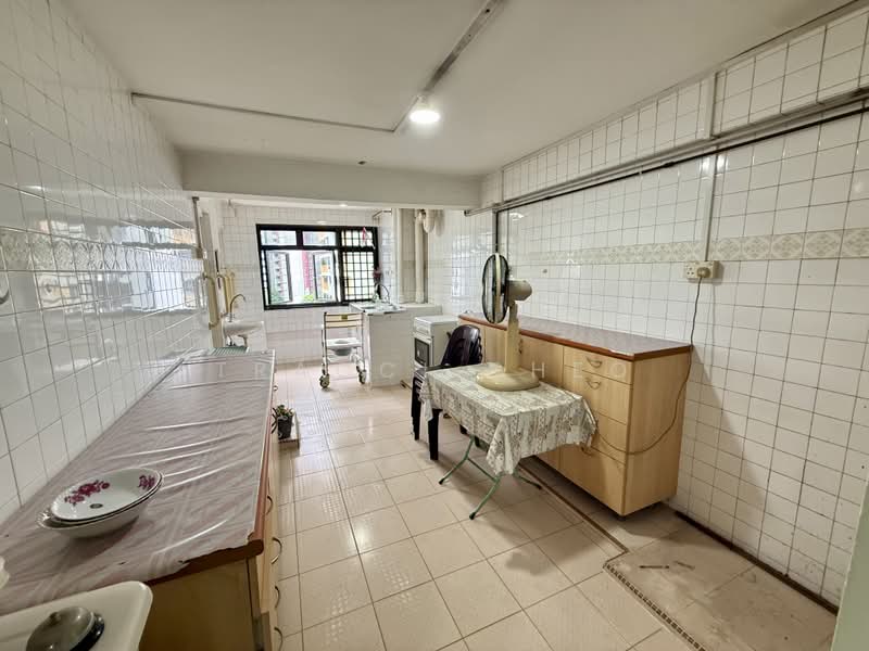 15 Ghim Moh Road, 15 Ghim Moh Road, 3 Bedrooms, 883 sqft, HDB Flat For Sale, by Tracci Cheo, 500235558 - Kitchen - PropertyGuru.com.sg
