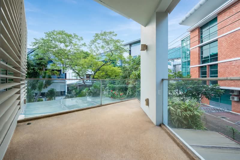 Serangoon Garden Estate, Hythe Road, 4 Bedrooms, 3,500 sqft, Semi-Detached House For Rent, by Tan Nan See, 500235559 - Master Bedroom Balcony - PropertyGuru.com.sg