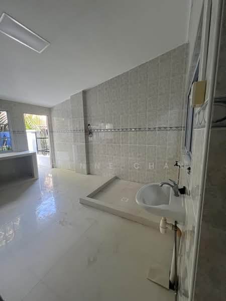EMINENCE LANDED Bedok Terrace For Rent, , 5 Bedrooms, 2,837 sqft, Terraced House For Rent, by Joanne Chan, 500235562 - Bathroom - PropertyGuru.com.sg
