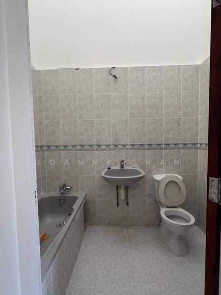 EMINENCE LANDED Bedok Terrace For Rent, , 5 Bedrooms, 2,837 sqft, Terraced House For Rent, by Joanne Chan, 500235562 - Bathroom - PropertyGuru.com.sg