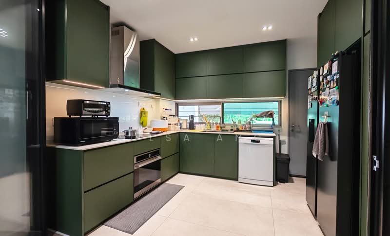 Lynnsville 331, Pasir Panjang Road, 5 Bedrooms, 3,261 sqft, Cluster House For Sale, by Ailsa Ang, 500235571 - Kitchen - PropertyGuru.com.sg