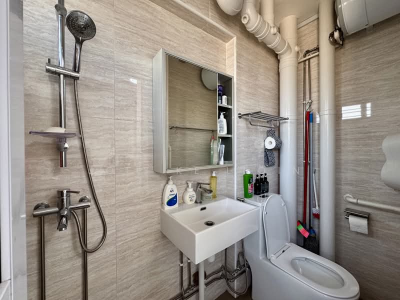 27 Chai Chee Road, 27 Chai Chee Road, 4 Bedrooms, 1,119 sqft, HDB Flat For Sale, by Joey Ke Liqin, 500235581 - Bathroom - PropertyGuru.com.sg