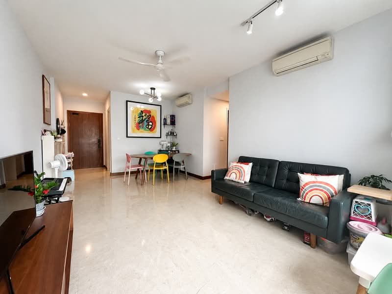 Burlington Square, 175 Bencoolen Street, 2 Bedrooms, 936 sqft, Apartment For Sale, by Jake Tay, 500235582 - Living Room - PropertyGuru.com.sg