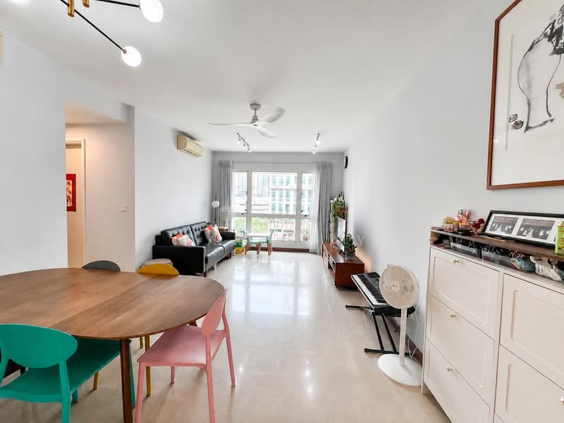 Burlington Square, 175 Bencoolen Street, 2 Bedrooms, 936 sqft, Apartment For Sale, by Jake Tay, 500235582 - Living Room - PropertyGuru.com.sg