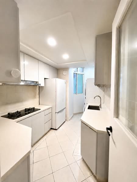 Burlington Square, 175 Bencoolen Street, 2 Bedrooms, 936 sqft, Apartment For Sale, by Jake Tay, 500235582 - Kitchen - PropertyGuru.com.sg