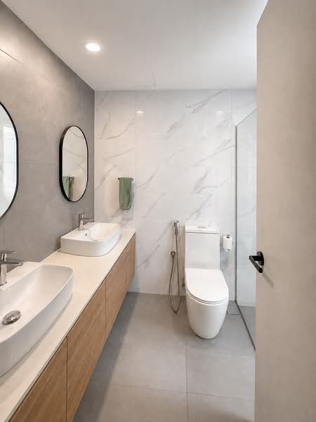 Burlington Square, 175 Bencoolen Street, 2 Bedrooms, 936 sqft, Apartment For Sale, by Jake Tay, 500235582 - Bathroom - PropertyGuru.com.sg