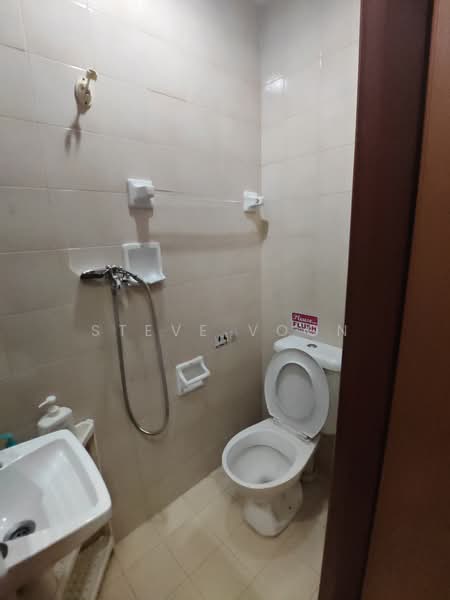 The Sterling, 1001 Bukit Timah Road, Room Rental, 120 sqft, Condominium For Rent, by Steve Voon, 500235583 - Bathroom - PropertyGuru.com.sg