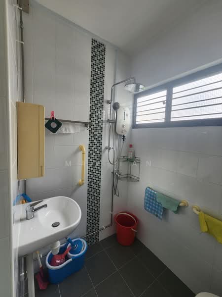 hdb, , 3 Bedrooms, 1,151 sqft, HDB Flat For Rent, by Max Tan, 500235589 - Bathroom - PropertyGuru.com.sg