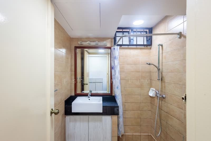 Regent Grove, 50 Choa Chu Kang North 7, 2 Bedrooms, 926 sqft, Condominium For Sale, by Jeslynn Lim, 500235591 - Bathroom - PropertyGuru.com.sg