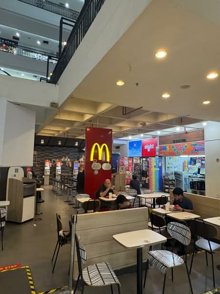 Parklane Shopping Mall, 35 Selegie Road, Beach Road / Bugis / Rochor, 1,100 sqft, Mall Shop For Rent, by Darryl Ng, 500235593 - Interior - CommercialGuru.com.sg