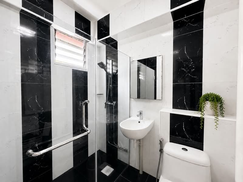 433 Choa Chu Kang Avenue 4, 433 Choa Chu Kang Avenue 4, 4 Bedrooms, 1,345 sqft, HDB Flat For Sale, by Sheryl Lim, 500235598 - Bathroom - PropertyGuru.com.sg