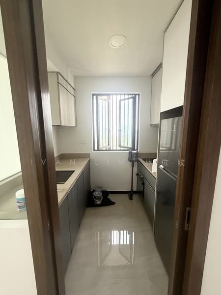 Normanton Park, 45 Normanton Park, 2 Bedrooms, 883 sqft, Condominium For Rent, by Ivan Lim 林位纹, 500235609 - Enclosed Kitchen with sliding Doors - PropertyGuru.com.sg