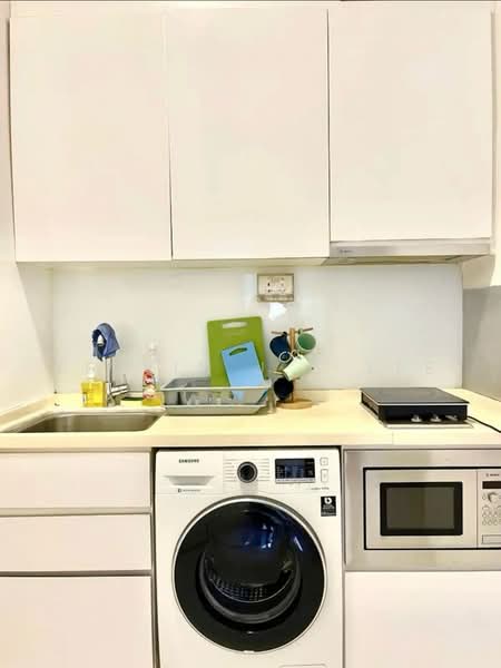 8 Farrer Suites, 8 Sing Joo Walk, Farrer Park / Serangoon Rd, 2 Bedrooms, 893 sqft, Apartment For Sale, by Kelvin J.C Lee, 500235620 - Kitchen - PropertyGuru.com.sg