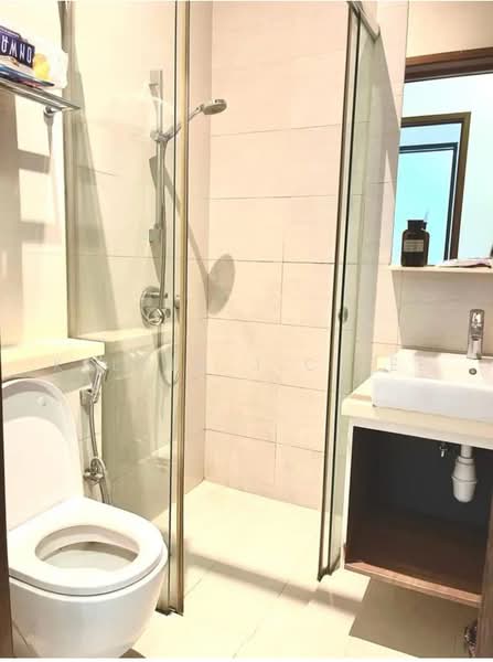 8 Farrer Suites, 8 Sing Joo Walk, Farrer Park / Serangoon Rd, 2 Bedrooms, 893 sqft, Apartment For Sale, by Kelvin J.C Lee, 500235620 - Bathroom - PropertyGuru.com.sg