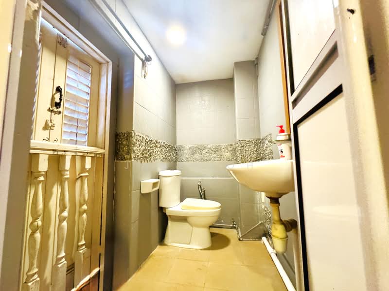 Level 2 Commercial Space @ Arab Street, Arab Street, Haji Lane, Beach Road / Bugis / Rochor, 511 sqft, Shop / Shophouse For Rent, by Jane Toh, 500235621 - Bathroom - CommercialGuru.com.sg