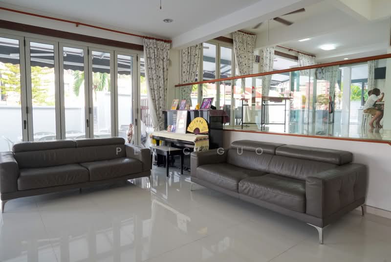 A Rare Corner Terrace with Large 3600sqft Land Area in Thomson Hill, Thomson Hill, 4 Bedrooms, 2,800 sqft, Corner Terrace For Sale, by Peric Guo, 500235623 - Living Room - PropertyGuru.com.sg