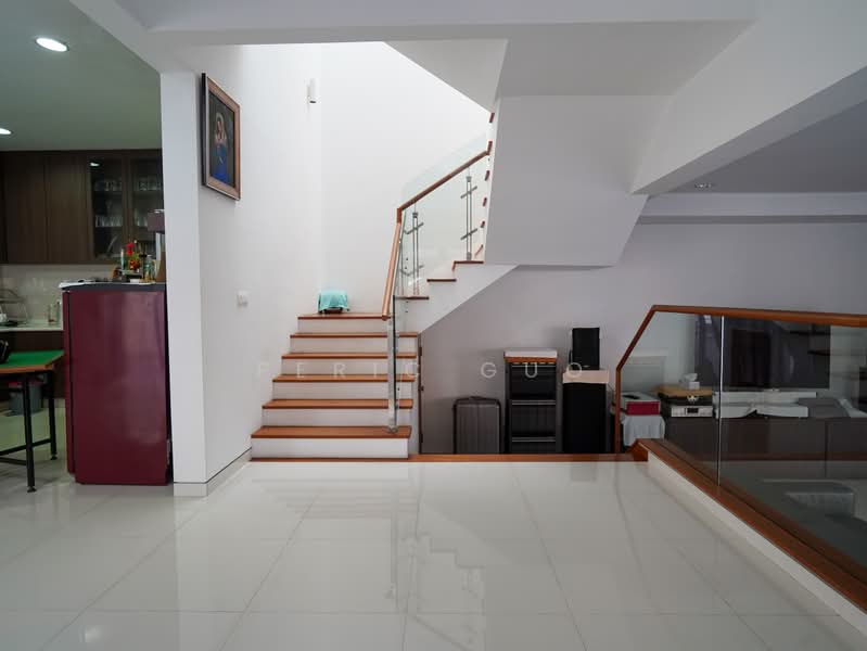 A Rare Corner Terrace with Large 3600sqft Land Area in Thomson Hill, Thomson Hill, 4 Bedrooms, 2,800 sqft, Corner Terrace For Sale, by Peric Guo, 500235623 - Staircase to upstiars - PropertyGuru.com.sg
