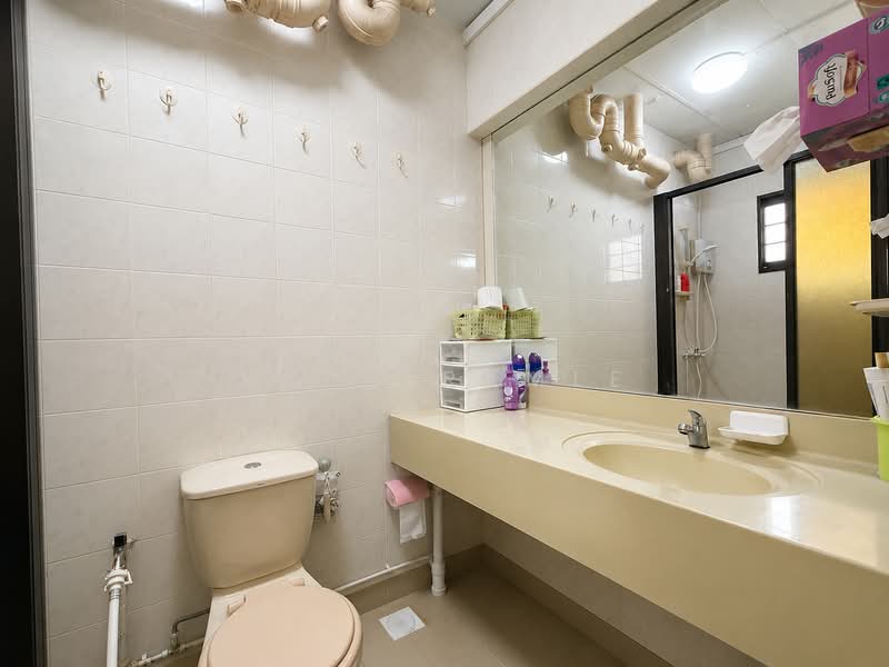 666B Jurong West Street 65, 666B Jurong West Street 65, Boon Lay / Jurong / Tuas, 4 Bedrooms, 1,399 sqft, HDB Flat For Sale, by Badd Ramle, 500235649 - Master Bathroom - PropertyGuru.com.sg