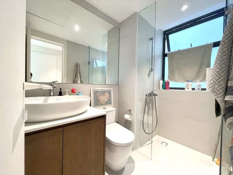 The Topiary, 13 Fernvale Lane, 3 Bedrooms, 915 sqft, Condominium For Sale, by Michelle Lee, 500235651 - Bathroom - PropertyGuru.com.sg