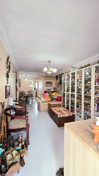 82 Commonwealth Close, 82 82, Alexandra / Commonwealth, 2 Bedrooms, 646 sqft, HDB Flat For Sale, by Jolene Yang, 500235652 - Living Room - PropertyGuru.com.sg