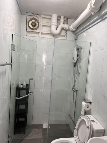 People's Park Complex, 1 Park Road, Room Rental, 80 sqft, Apartment For Rent, by Lillian Koh, 500235655 - Bathroom - PropertyGuru.com.sg