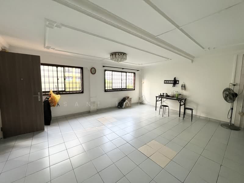 437 Yishun Avenue 6, 437 Yishun Avenue 6, Sembawang / Yishun, 3 Bedrooms, 1,119 sqft, HDB Flat For Sale, by Sani Faisal, 500235671 - Living Room - PropertyGuru.com.sg