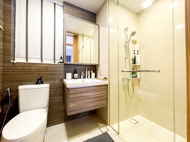 Coco Palms, 21 Pasir Ris Grove, 4 Bedrooms, 1,378 sqft, Condominium For Sale, by Karen Tan, 500235677 - Bathroom - PropertyGuru.com.sg