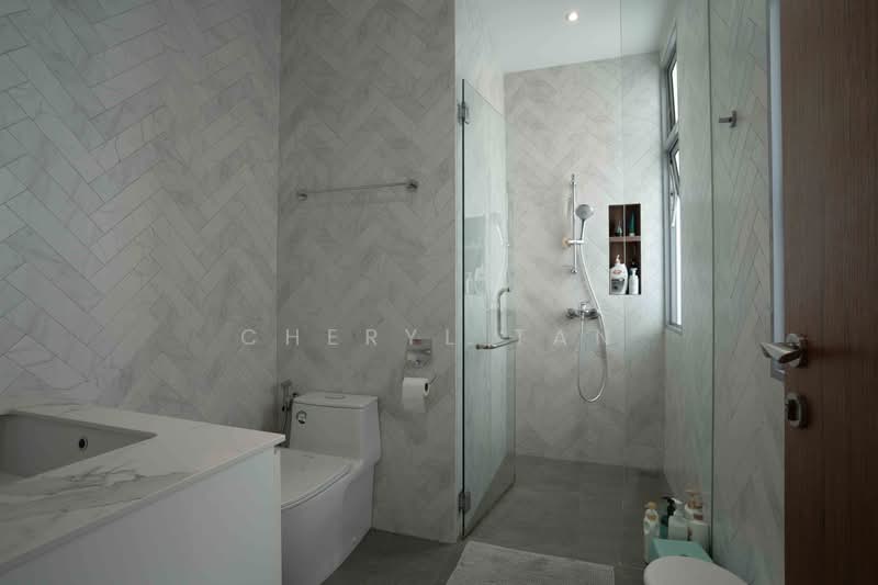 Windsor Park Estate, Windsor Park Road, 5 Bedrooms, 2,368 sqft, Terraced House For Sale, by Cheryl Tan, 500235699 - Bathroom - PropertyGuru.com.sg