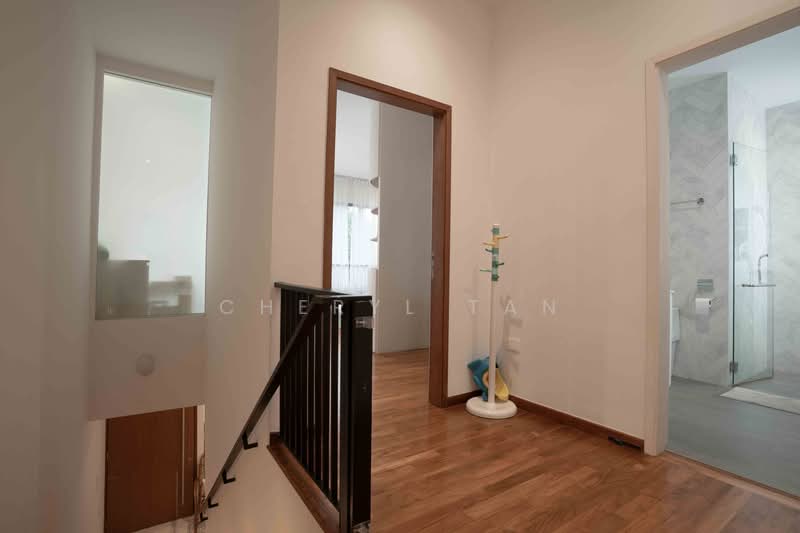 Windsor Park Estate, Windsor Park Road, 5 Bedrooms, 2,368 sqft, Terraced House For Sale, by Cheryl Tan, 500235699 - Corridor - PropertyGuru.com.sg