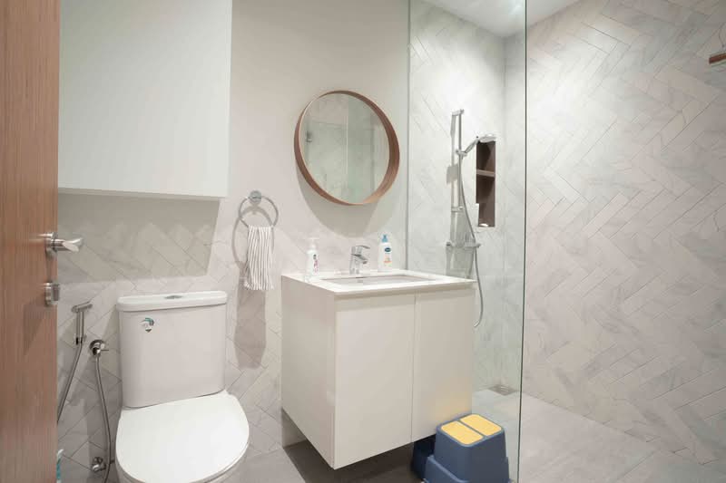 Windsor Park Estate, Windsor Park Road, 5 Bedrooms, 2,368 sqft, Terraced House For Sale, by Cheryl Tan, 500235699 - Bathroom - PropertyGuru.com.sg