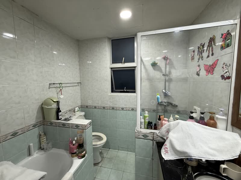 Northoaks, 28 Woodlands Cresent, 2 Bedrooms, 1,173 sqft, Condominium For Sale, by Derick Foo, 500235705 - Bathroom - PropertyGuru.com.sg