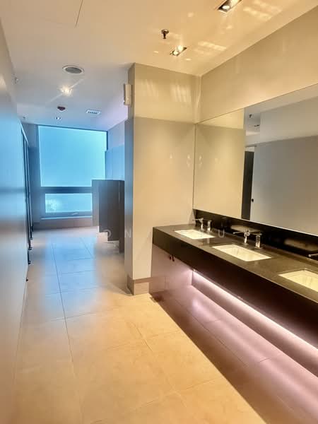 OUE Downtown 2, 6 Shenton Way, 32,526 sqft, Office For Rent, by Tony Eyu, 500235707 - Bathroom - CommercialGuru.com.sg