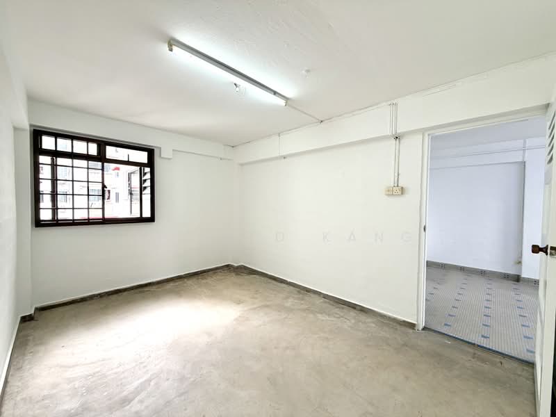 115 Lorong 1 Toa Payoh, 115 Lorong 1 Toa Payoh, 2 Bedrooms, 700 sqft, HDB Flat For Sale, by Wilfred Kang, 500235710 - Master Bedroom - PropertyGuru.com.sg