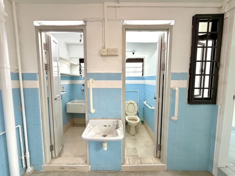 115 Lorong 1 Toa Payoh, 115 Lorong 1 Toa Payoh, 2 Bedrooms, 700 sqft, HDB Flat For Sale, by Wilfred Kang, 500235710 - Bathroom - PropertyGuru.com.sg