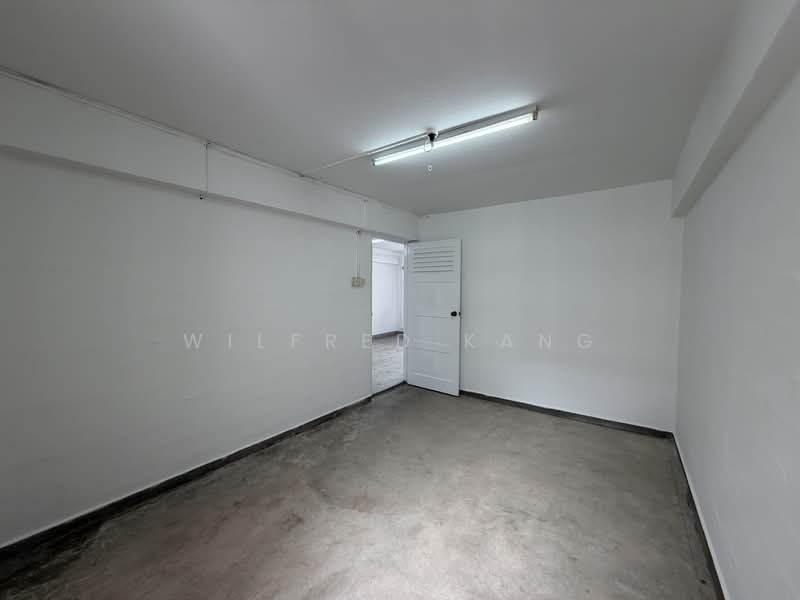 115 Lorong 1 Toa Payoh, 115 Lorong 1 Toa Payoh, 2 Bedrooms, 700 sqft, HDB Flat For Sale, by Wilfred Kang, 500235710 - Master Bedroom - PropertyGuru.com.sg