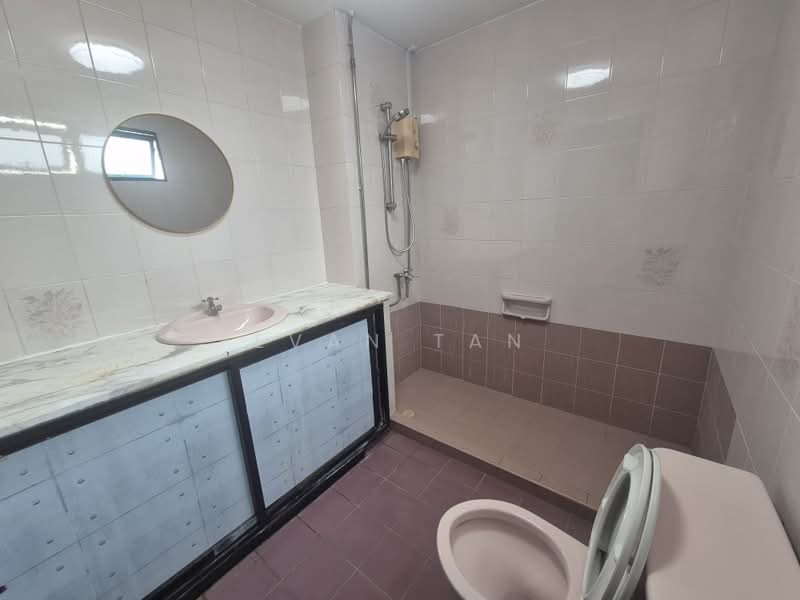 Palm Lodge, 4 Geylang Lor 37, Room Rental, 200 sqft, Condominium For Rent, by Evan Tan, 500235722 - Bathroom - PropertyGuru.com.sg