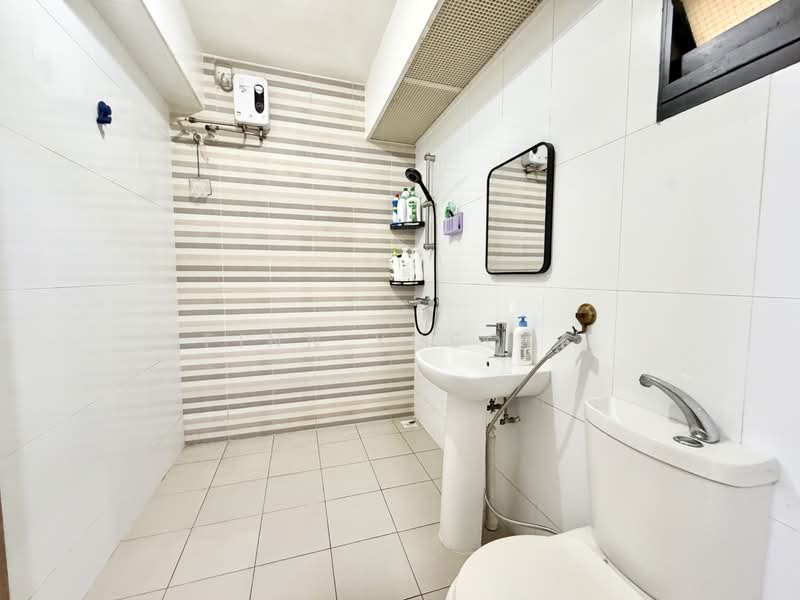 413B Northshore Drive, 413B Northshore Drive, 2 Bedrooms, 721 sqft, HDB Flat For Sale, by Finn Yusoff, 500235723 - Bathroom - PropertyGuru.com.sg