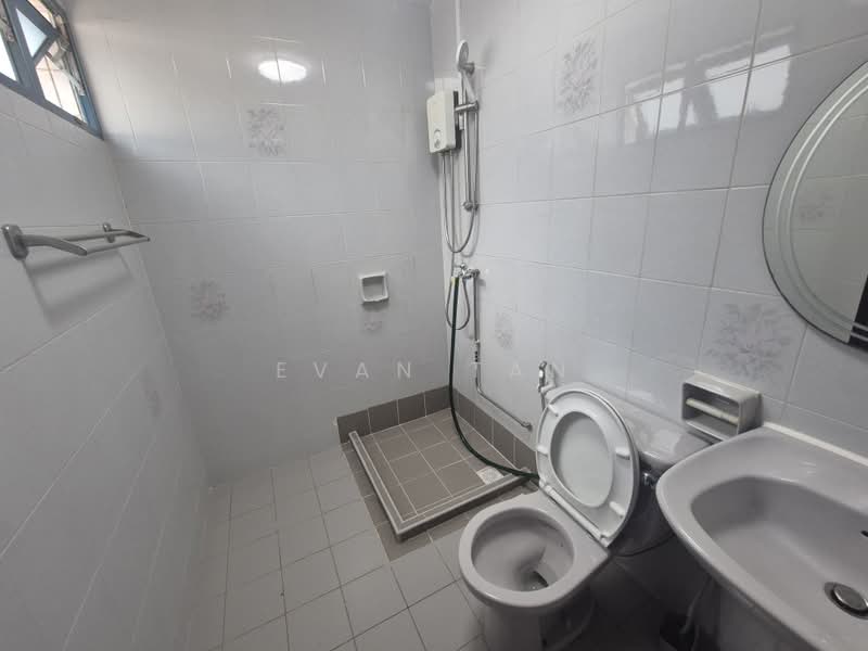 Palm Lodge, 4 Geylang Lor 37, Room Rental, 170 sqft, Condominium For Rent, by Evan Tan, 500235729 - Bathroom - PropertyGuru.com.sg