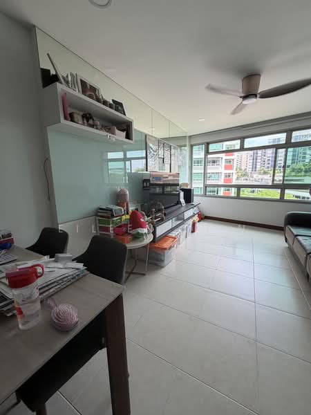 272B Sengkang Central, 272B Sengkang Central, 3 Bedrooms, 1,003 sqft, HDB Flat For Sale, by Eileen Chin, 500235731 - Living Room - PropertyGuru.com.sg