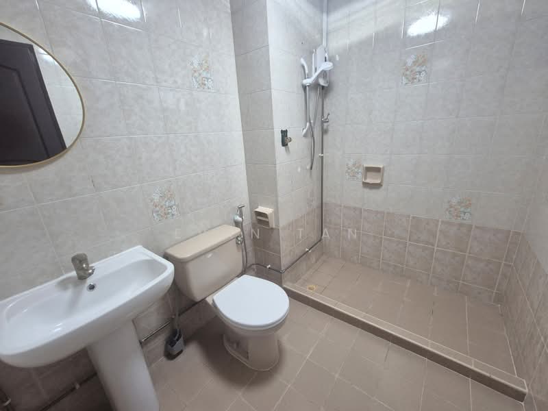 Palm Lodge, 4 Geylang Lor 37, Room Rental, 150 sqft, Condominium For Rent, by Evan Tan, 500235735 - Bathroom - PropertyGuru.com.sg