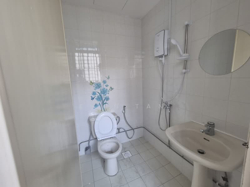 Palm Lodge, 4 Geylang Lor 37, Room Rental, 150 sqft, Condominium For Rent, by Evan Tan, 500235735 - Bathroom - PropertyGuru.com.sg