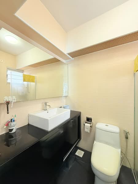 392 Bukit Batok West Avenue 5, 392 Bukit Batok West Avenue 5, 3 Bedrooms, 990 sqft, HDB Flat For Sale, by Jose Loh Zhenhao, 500235737 - Bathroom - PropertyGuru.com.sg