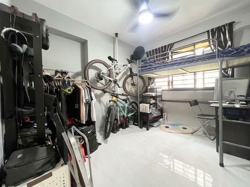 464B Bukit Batok West Avenue 8, 464B Bukit Batok West Avenue 8, 3 Bedrooms, 1,001 sqft, HDB Flat For Sale, by Reene Tok, 500235738 - Bedroom - PropertyGuru.com.sg